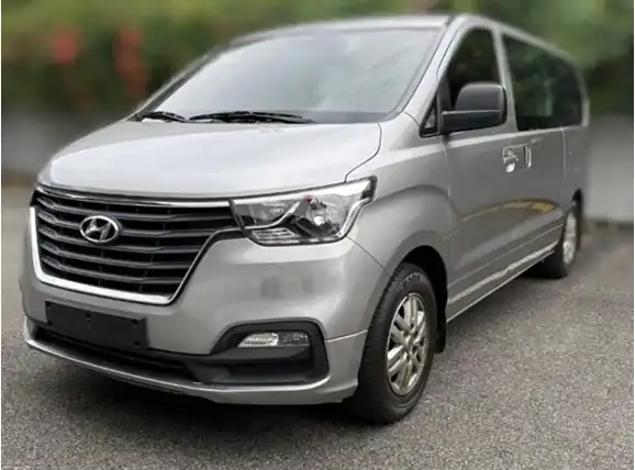 Interior de nuestra van de transporte premium